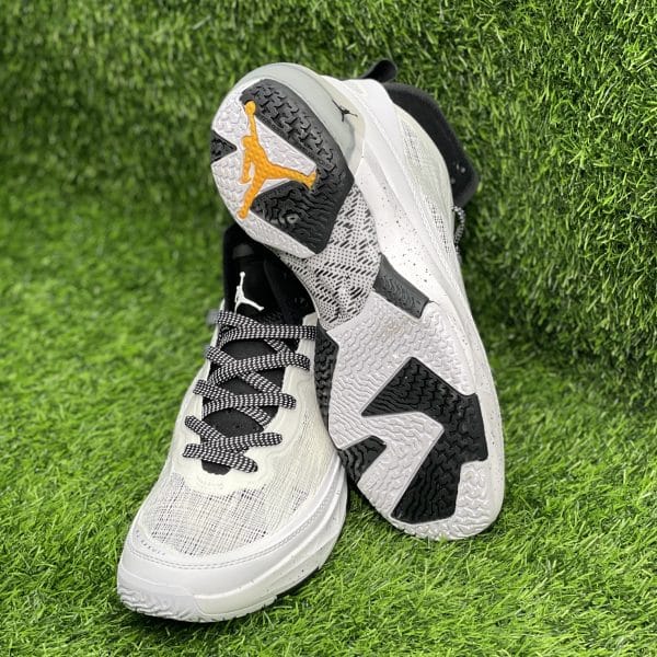 Кроссовки Nike Jordan 37  белый