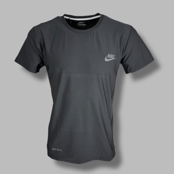 Футболка Nike  холодок черный