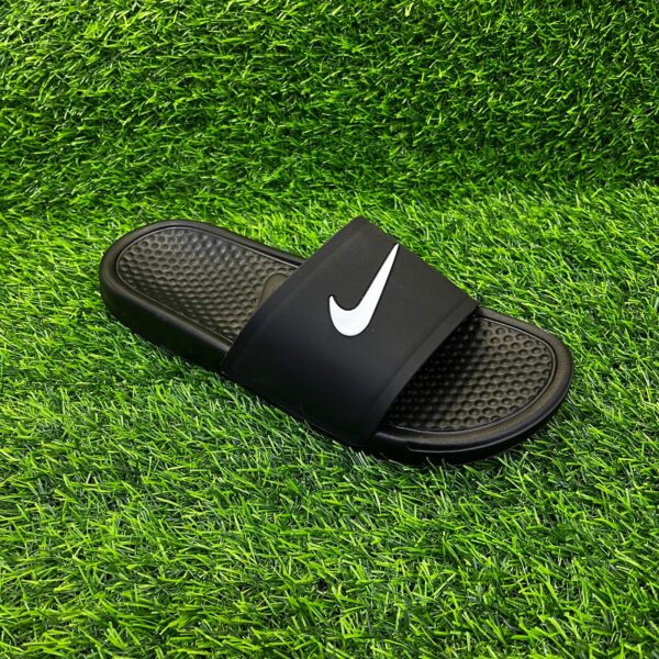 Тапочки Nike Benassi JDI черный
