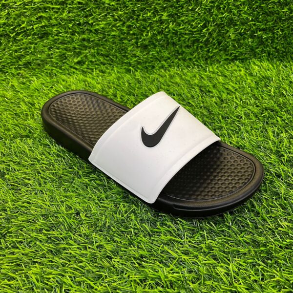 Тапочки Nike Benassi JDI белый