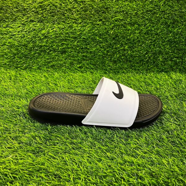 Тапочки Nike Benassi JDI белый