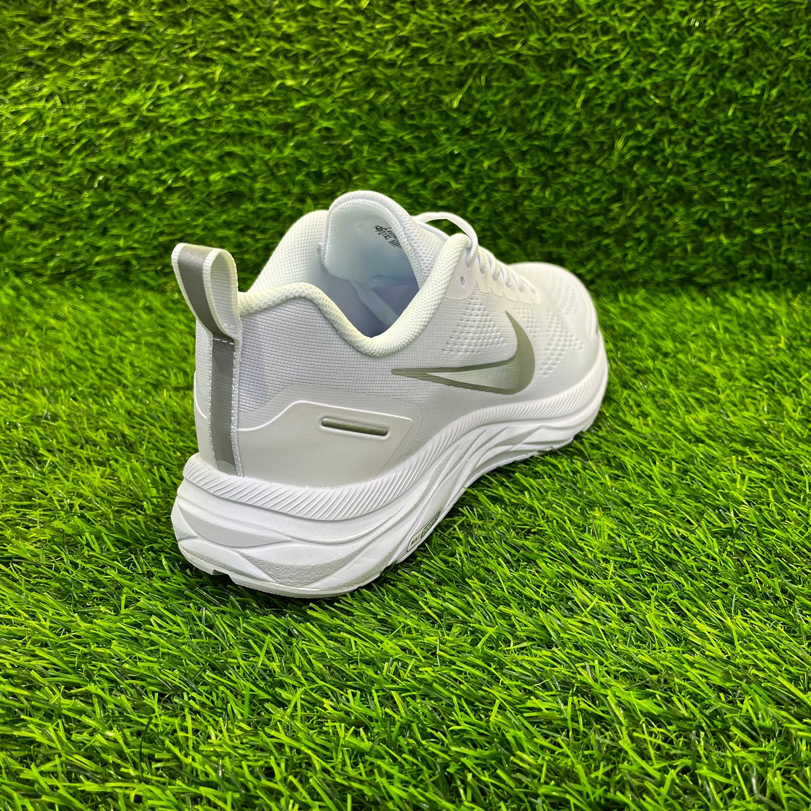Кроссовки Nike Zoom WINFLO 9x белый