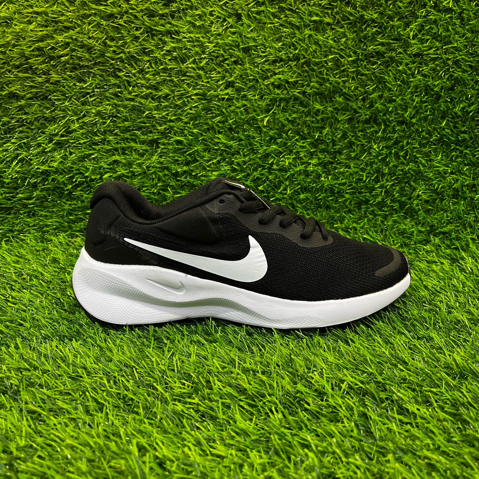 Кроссовки Nike Revolution 7 Wide черный